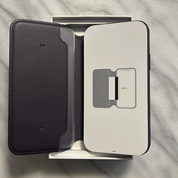 iPhone 11 Pro Leather Folio Augergine (Brand New) - Picture 4 of 8
